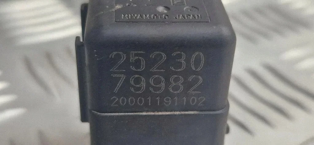 Rele NISSAN PRIMERA P12 2523079982