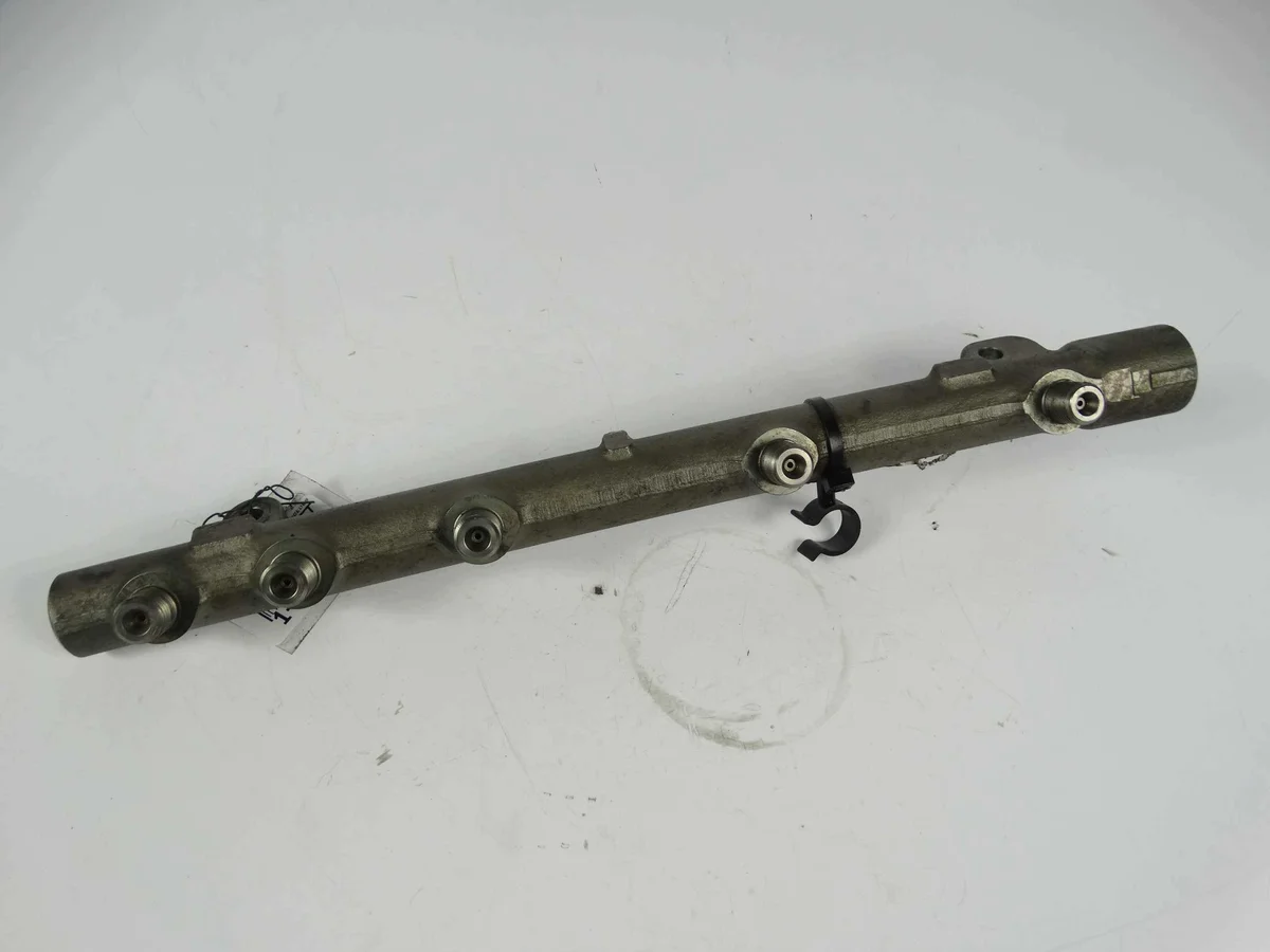 Mercedes W204 W211 Injector Rail A6460700395 image 3