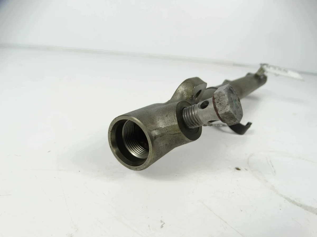 Mercedes W204 W211 Injector Rail A6460700395 image 4