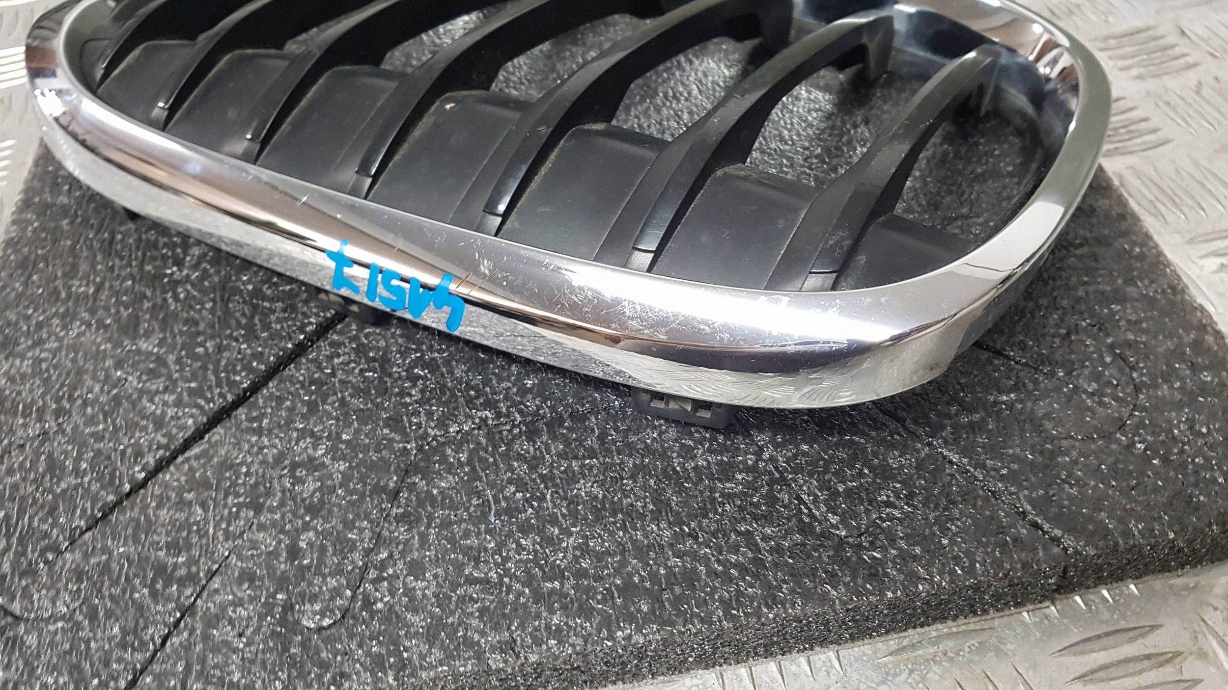 Grill vänster BMW X1 F48 7354823 image 6