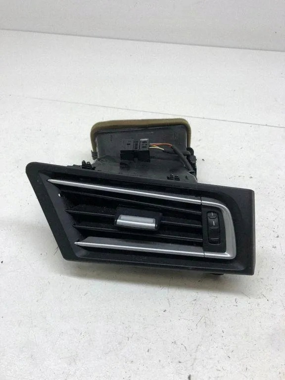 BMW 7 (F01, F02) Dashboard Vents image 2