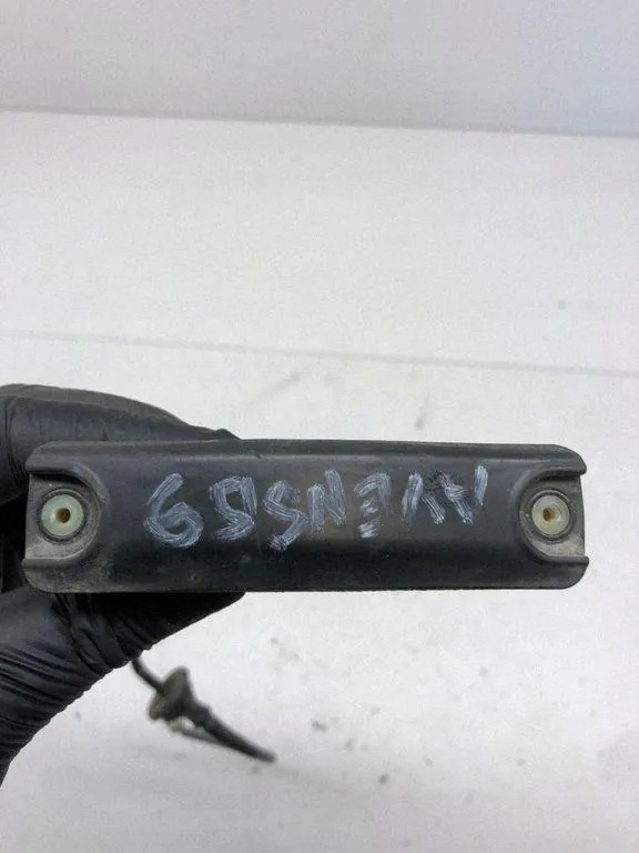 Toyota Avensis T25 Kombi Tailgate Handle Microswitch image 2