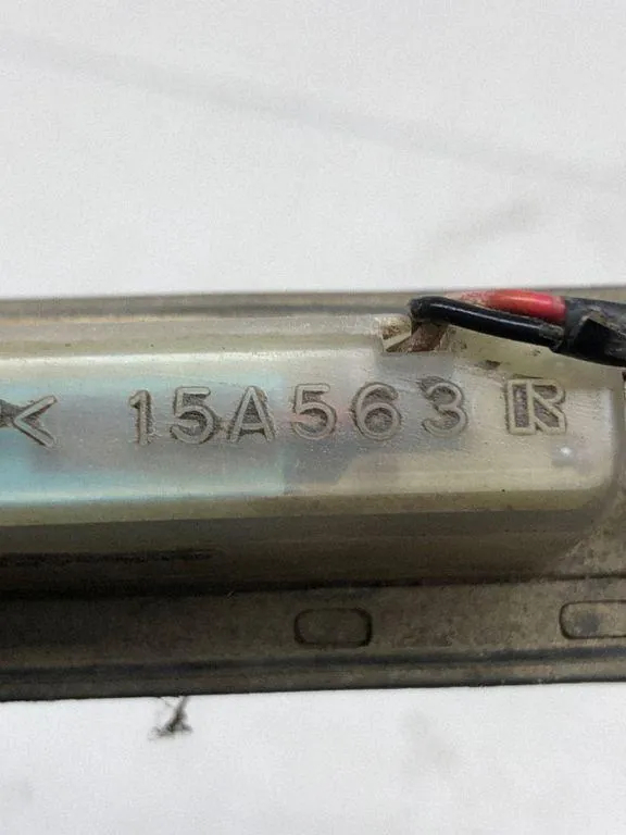 Toyota Avensis T25 Kombi Tailgate Handle Microswitch image 3
