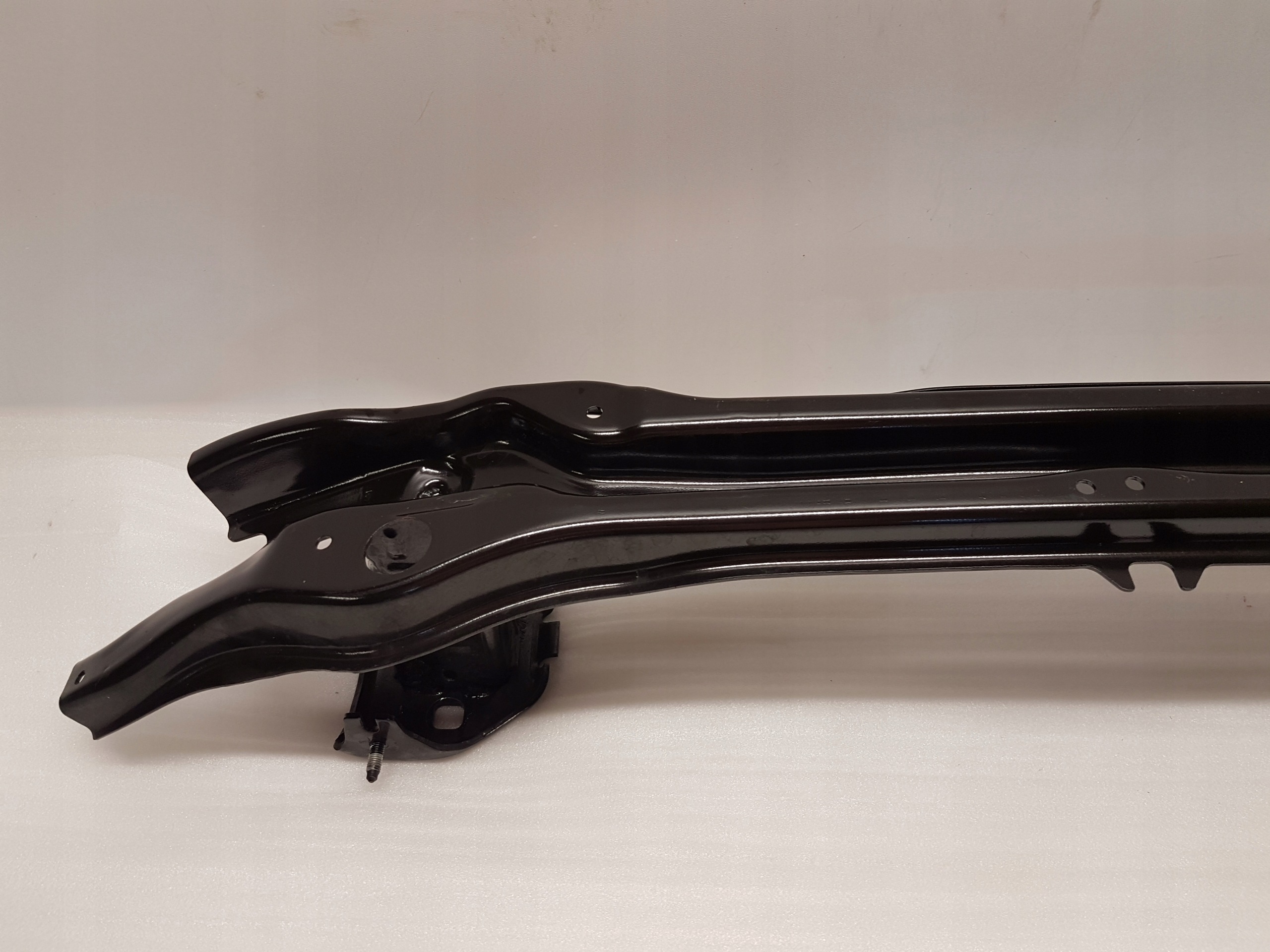 BMW M4 G82 Takapuskurin palkki OEM 8078375