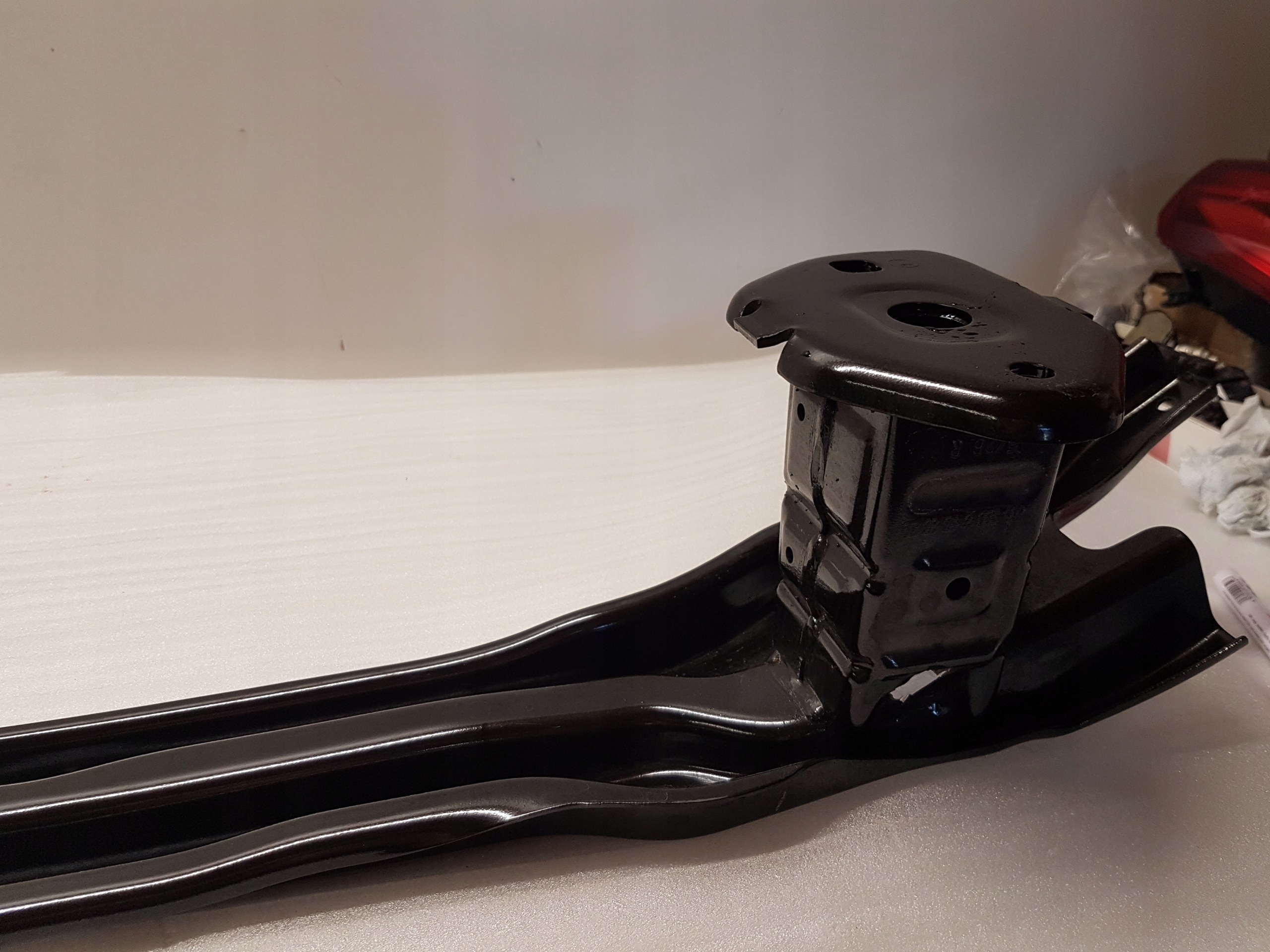 BMW M4 G82 Viga Parachoques Trasero OEM image 7