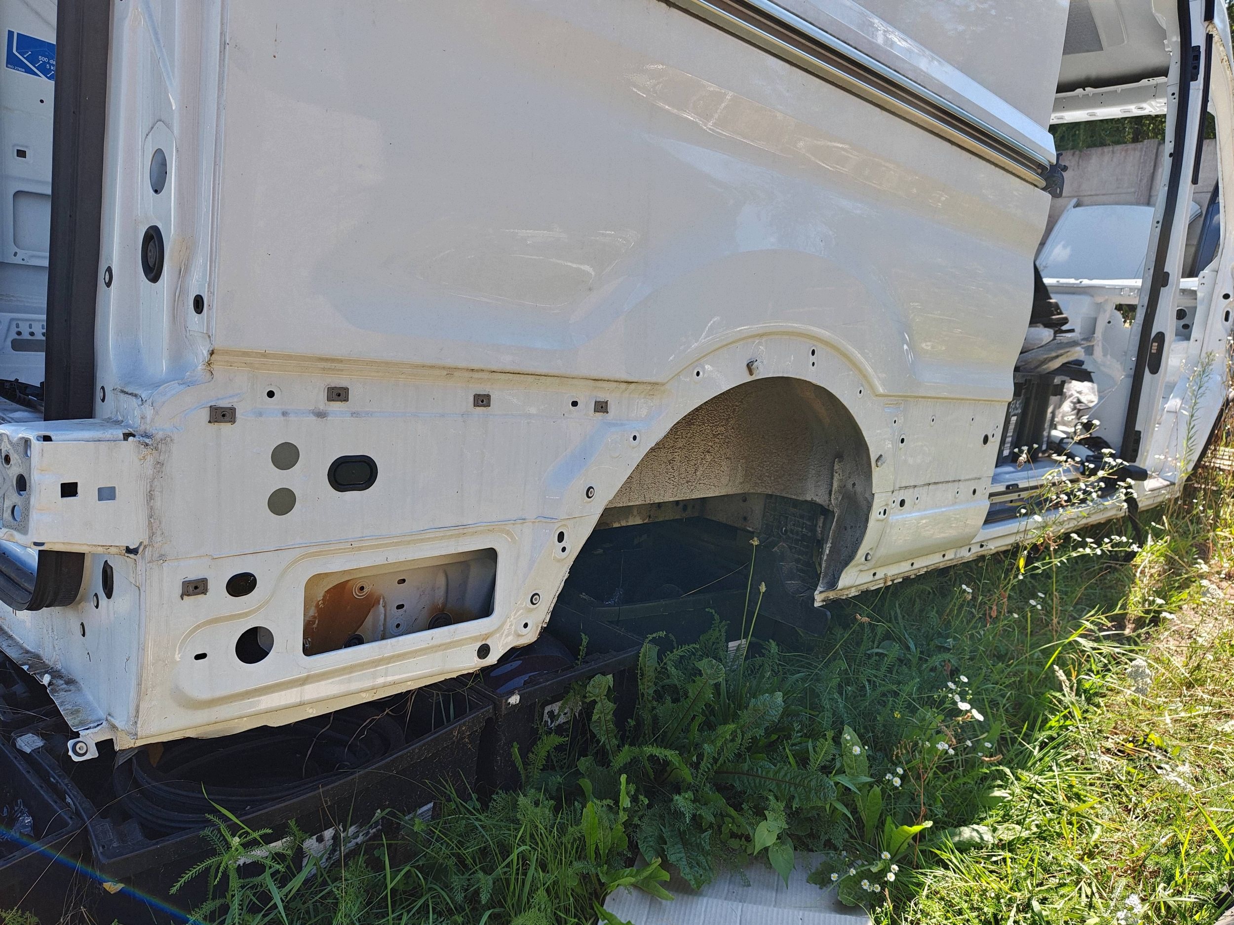Ford Transit 2024 Oikea takahelma image 4