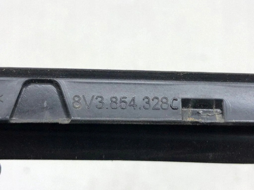 Audi A3 8V list 8V3854328C framruta höger image 3