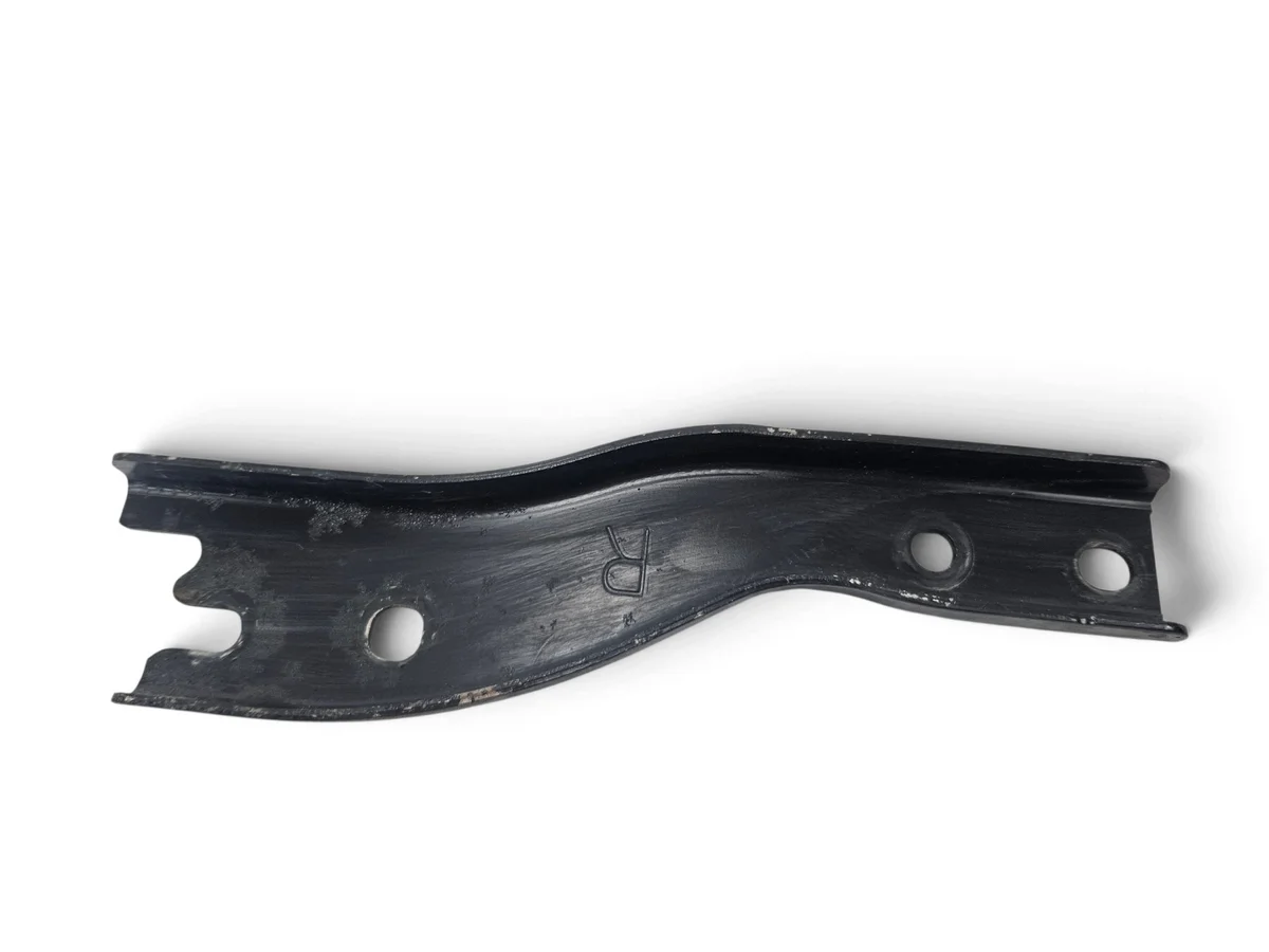 Soporte Trasero Derecho Toyota Hilux 52181-0K020
