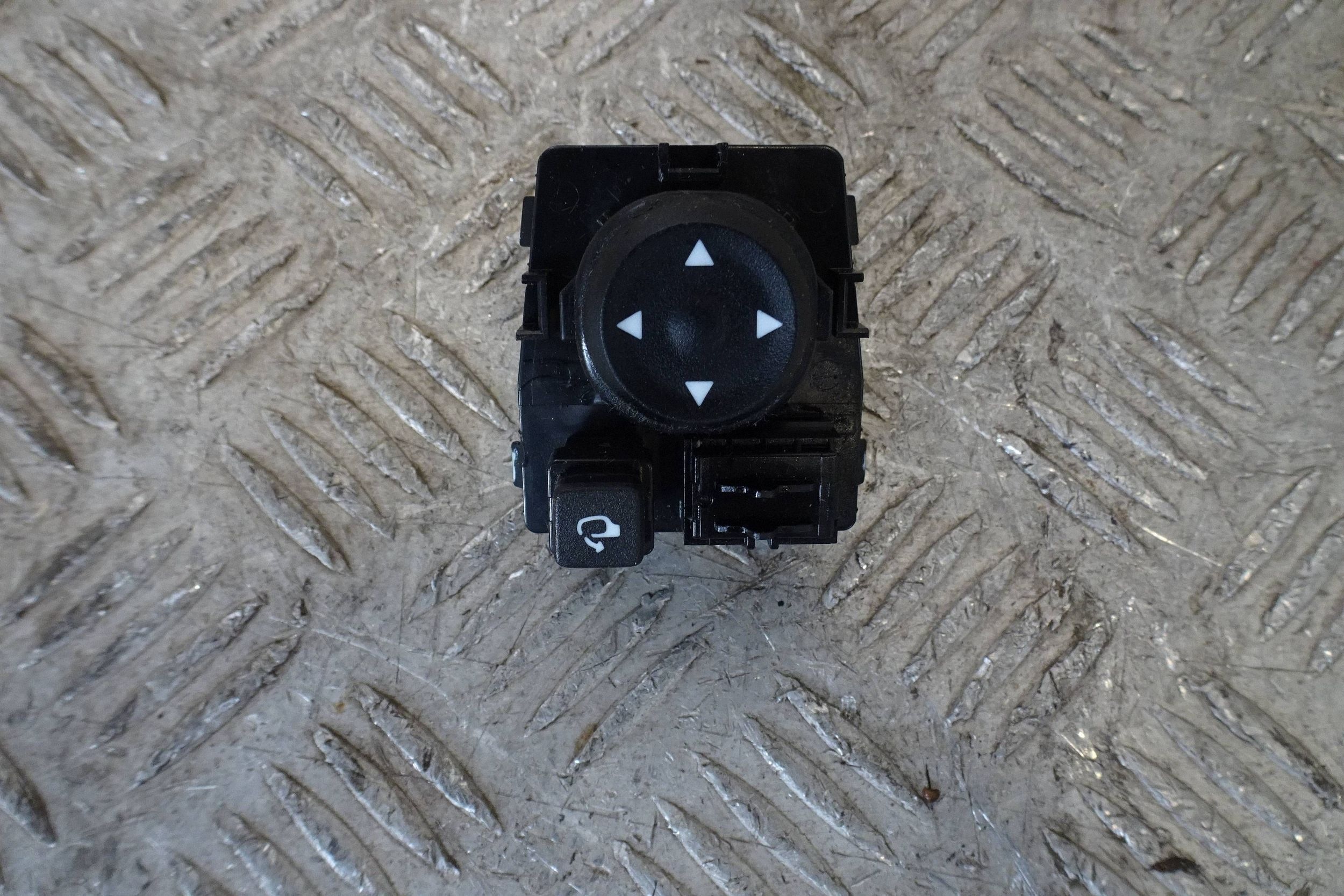 Hyundai Tucson IV Mirror Control Switch 93530N72004X image 2