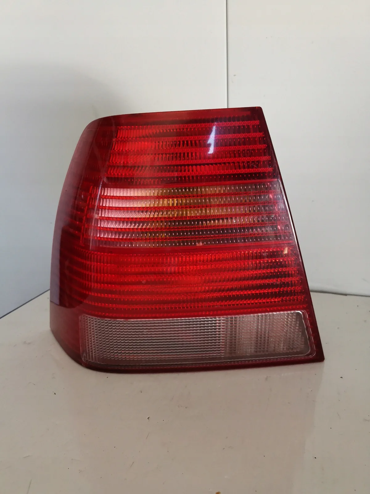 Takavalo VW Bora 1J5945095M vasen