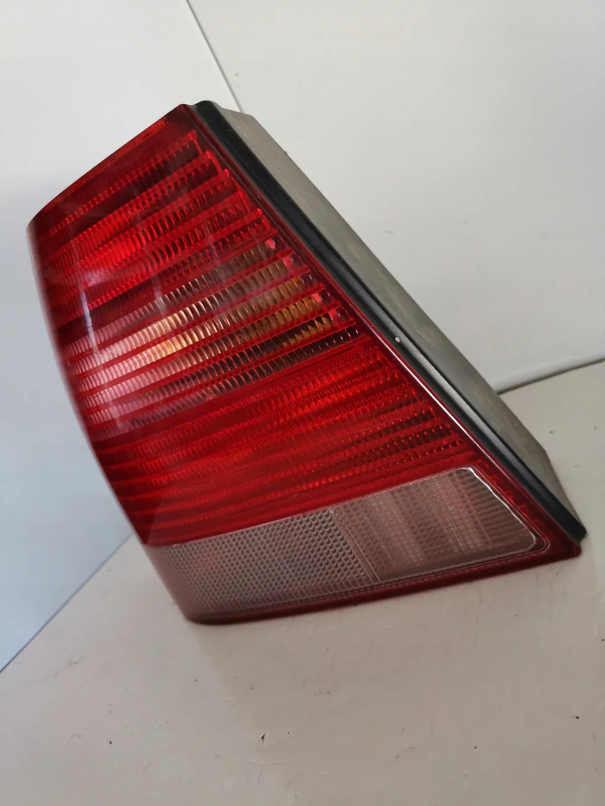 Takavalo VW Bora 1J5945095M vasen