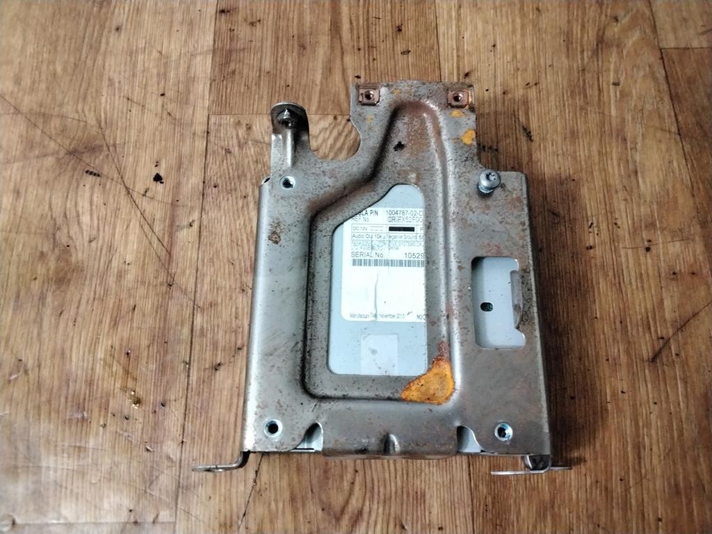 Tesla Model S 85 Radio Tuner Käytetty