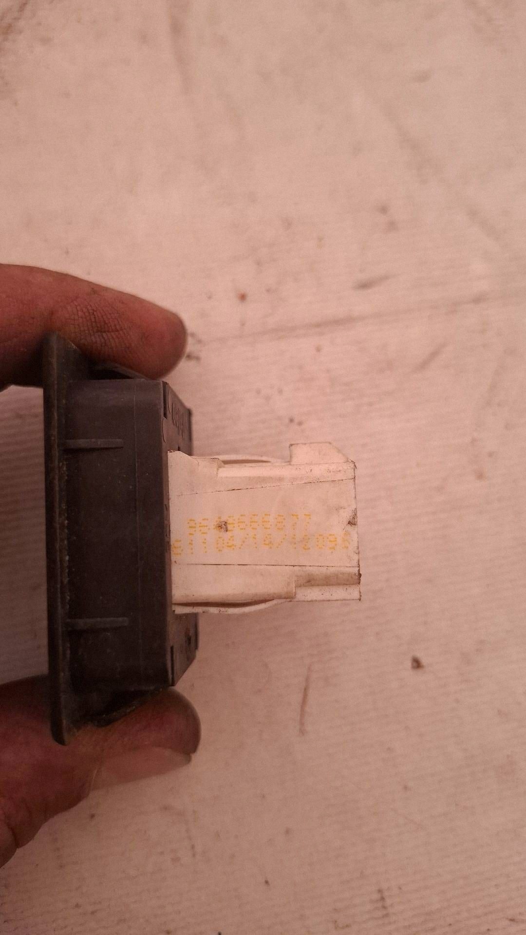 Botón apertura maletero PEUGEOT 607 9649666877