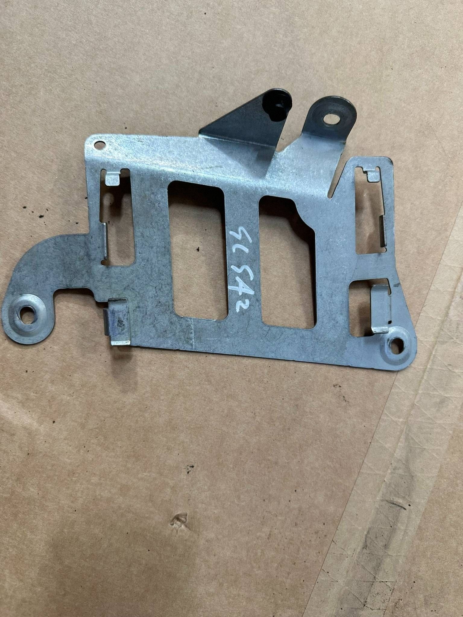 Engine Computer Mount Mercedes SL R230 A2305450040 image 8