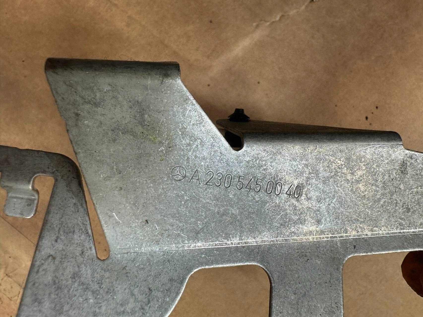 Engine Computer Mount Mercedes SL R230 A2305450040 image 9