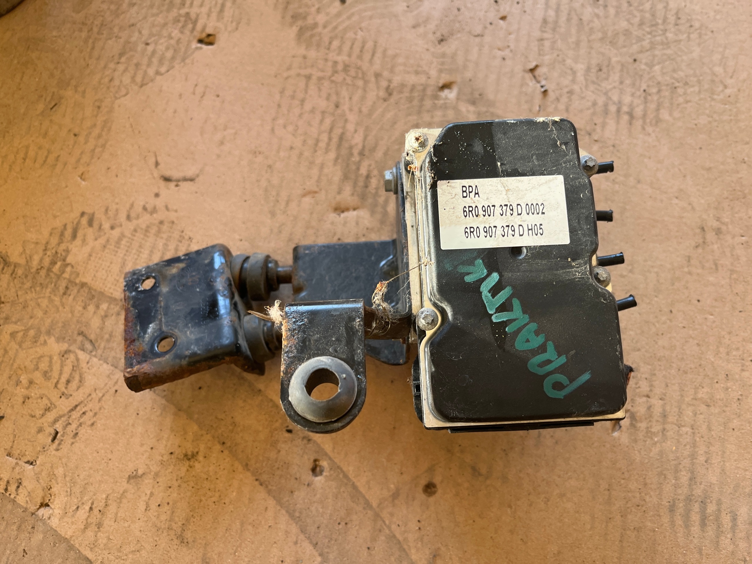 ABS-pumppu Skoda Praktik 1.4 TDI 6R0907379D image 2