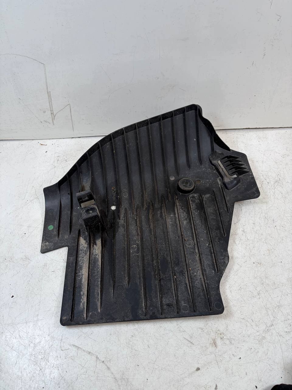 Cache sous-châssis arrière droit BMW G45 image 3