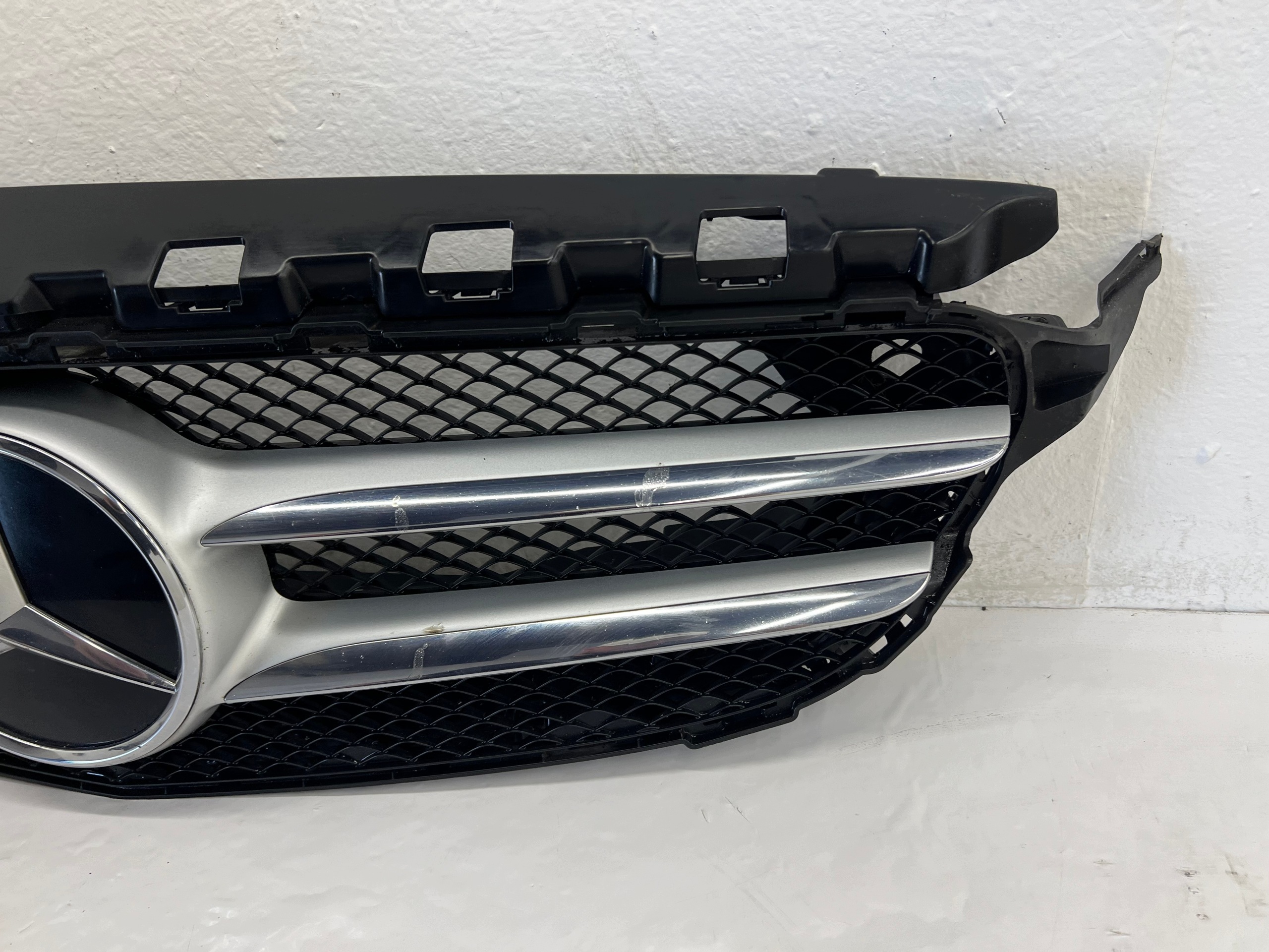 Etusäleikkö Mercedes C-W205 Käytetty