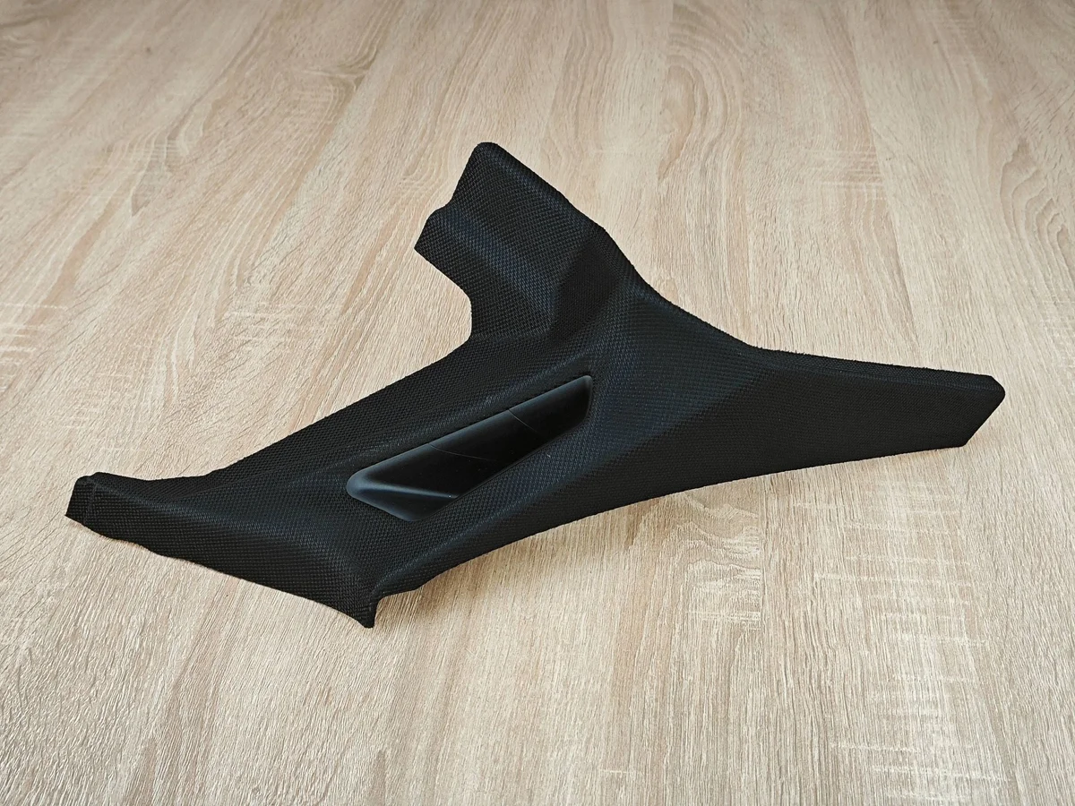 BMW 8 G16 takapilarin suojus vasen
