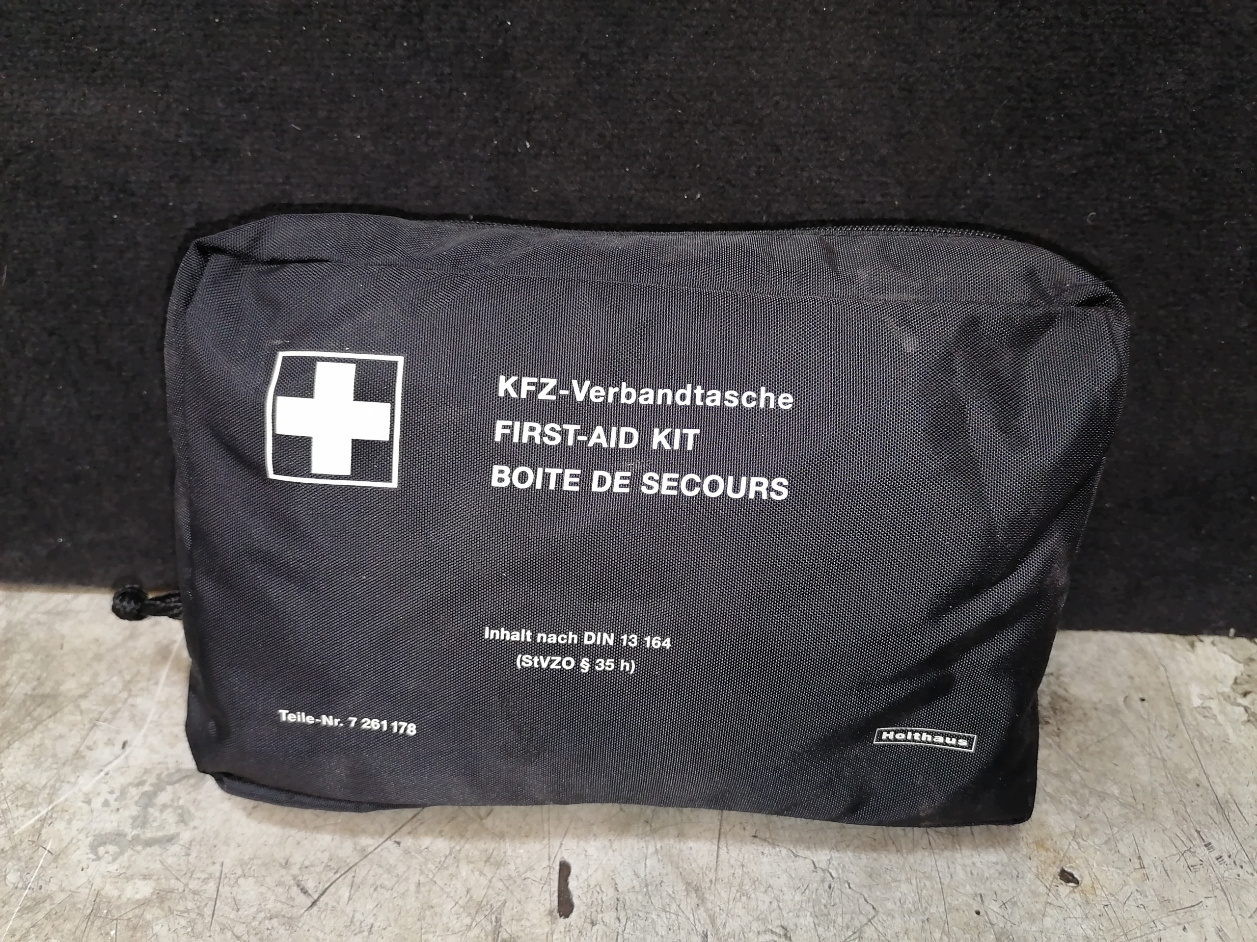 BMW F20 F30 F31 Verbandskasten 7261178 image 2