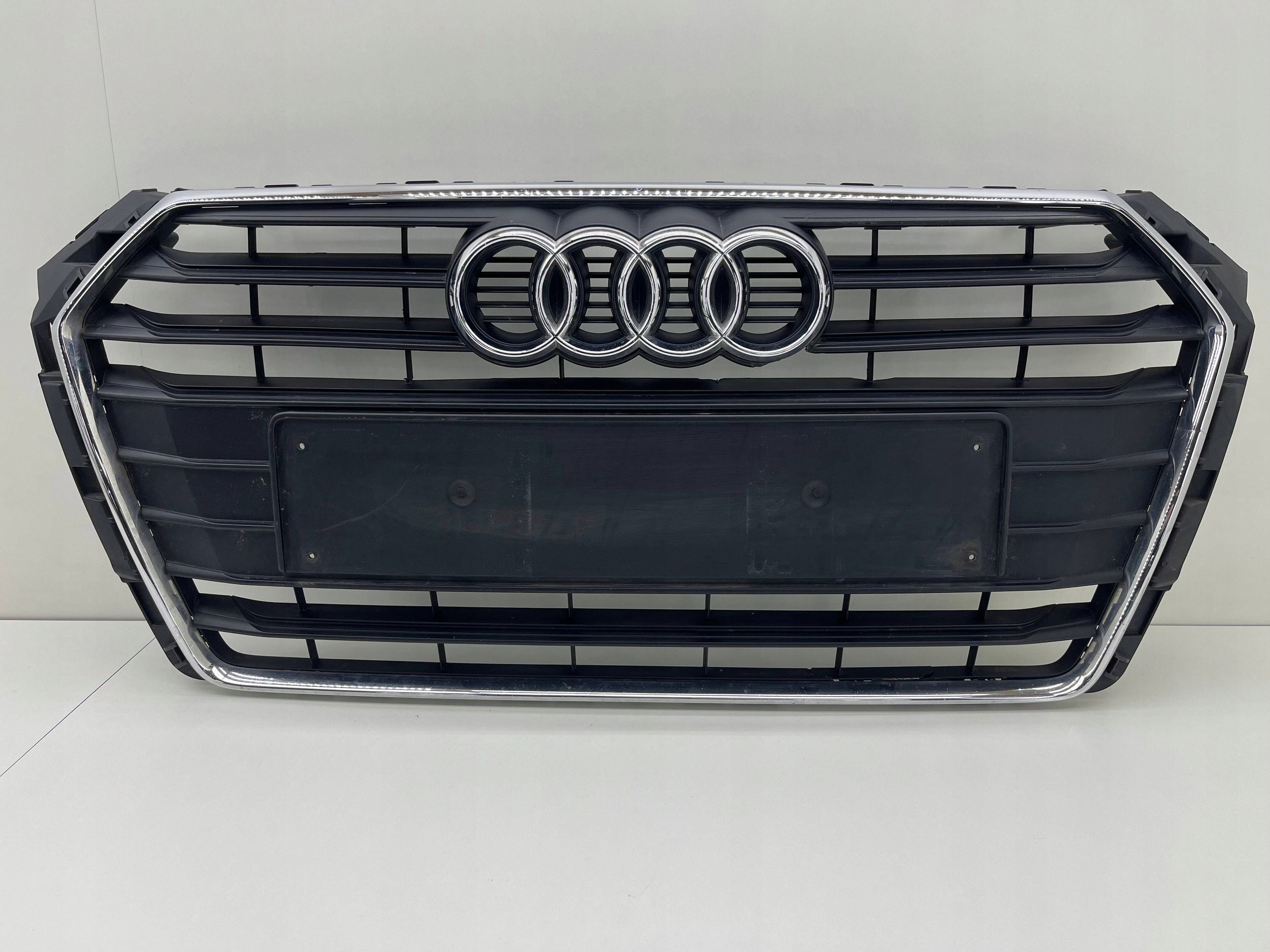 Audi A4 B9 etupuskurin ritilä 8W0853651