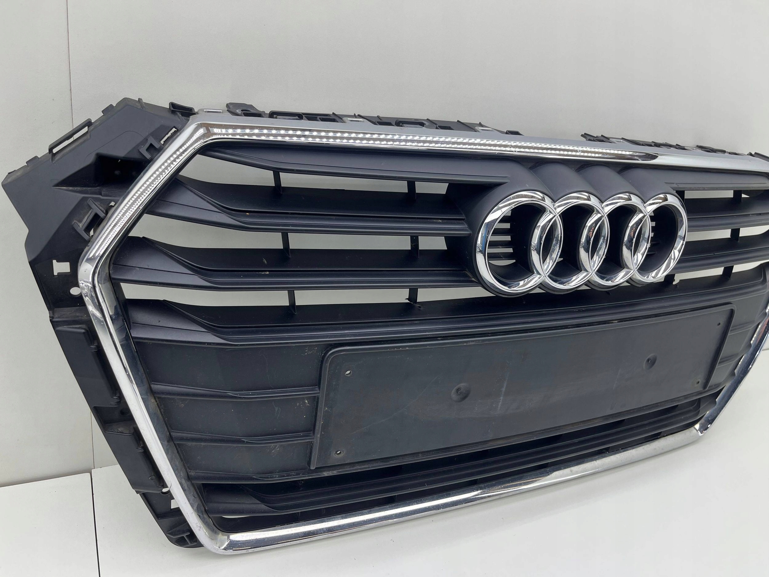 Audi A4 B9 grill fram 8W0853651 image 4