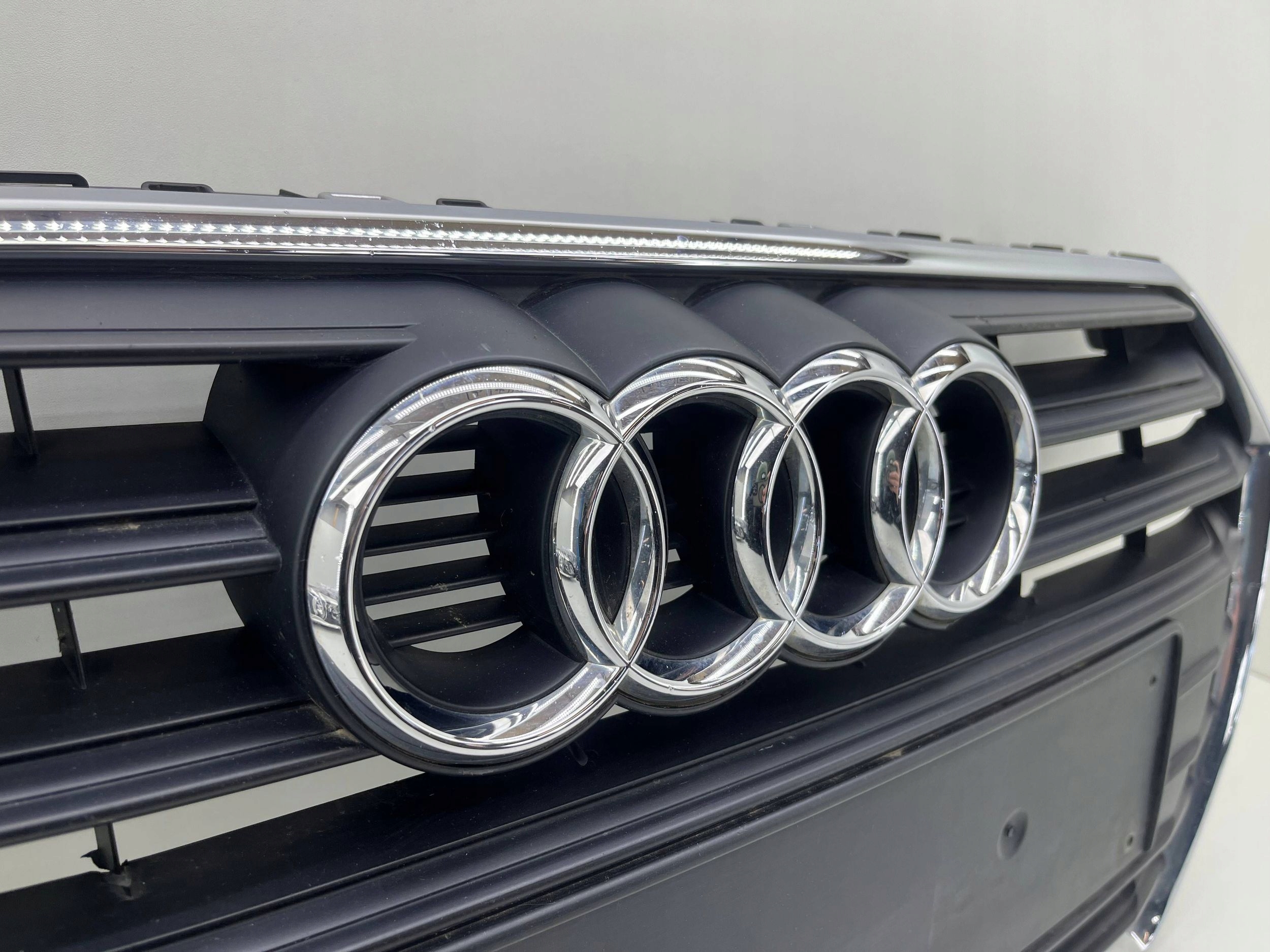 Audi A4 B9 grill fram 8W0853651 image 5
