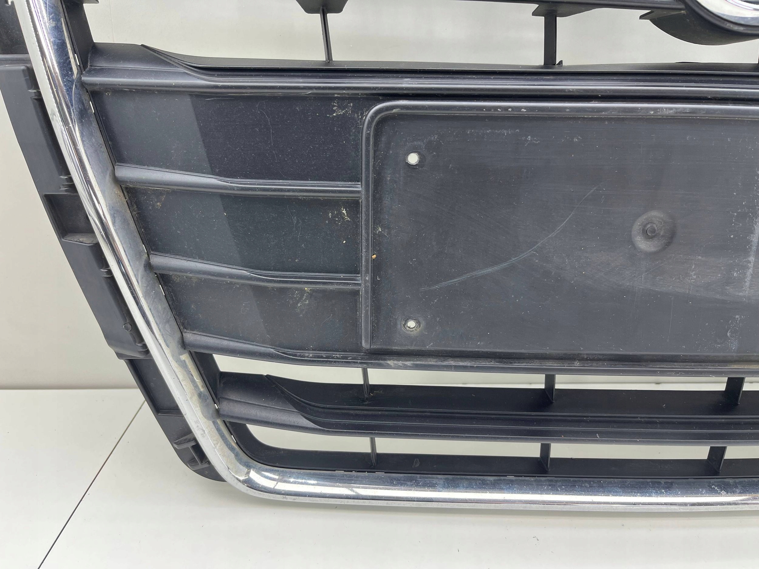 Audi A4 B9 grill fram 8W0853651 image 8