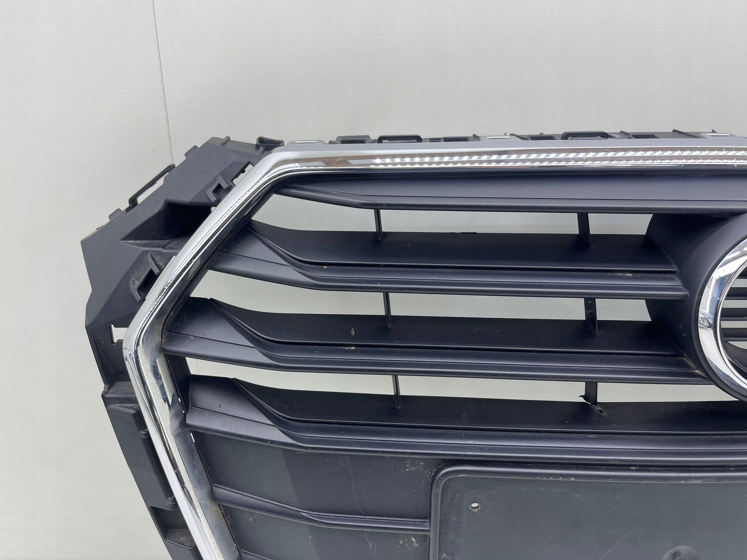 Audi A4 B9 grill fram 8W0853651 image 9