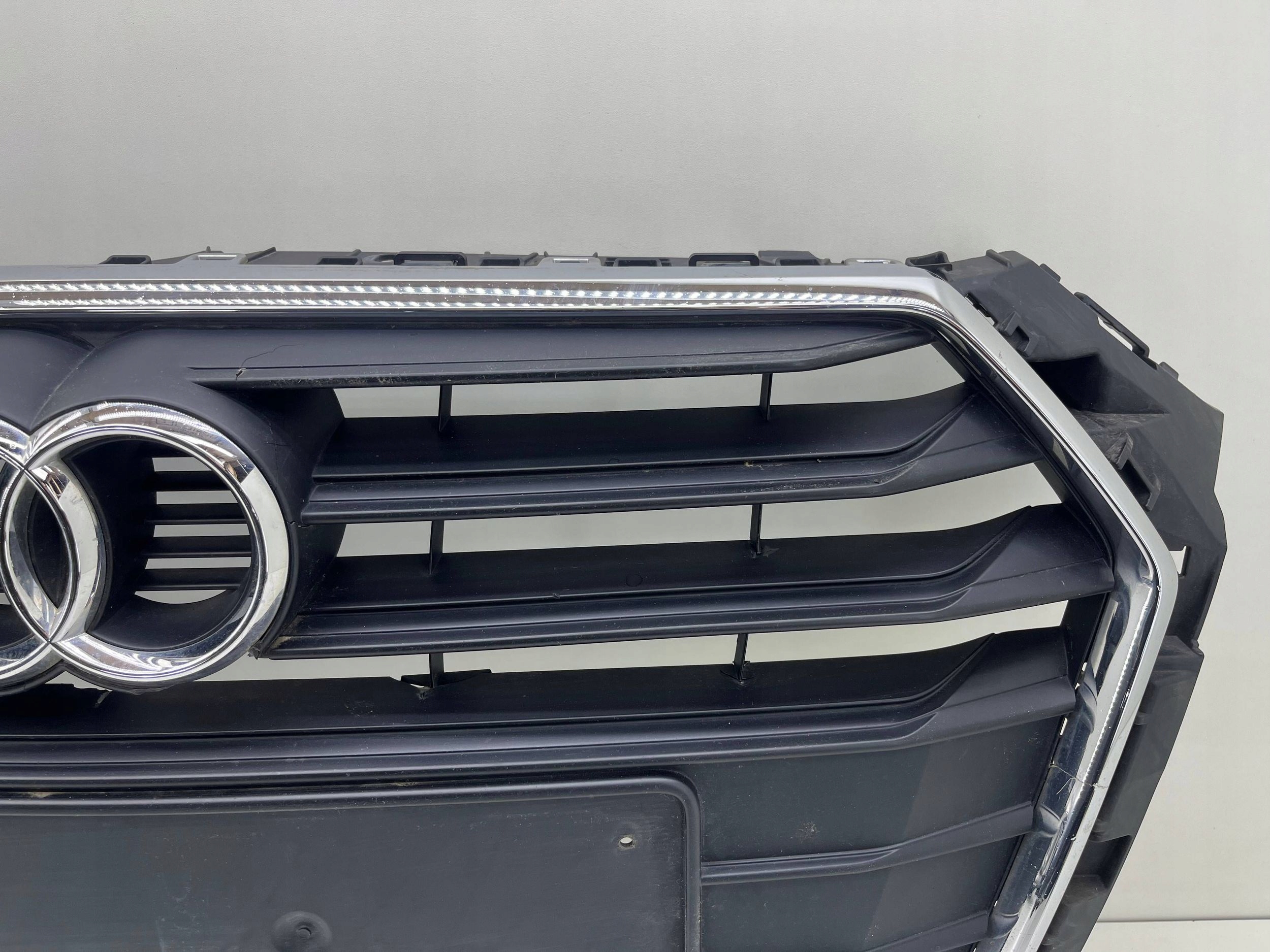Audi A4 B9 grill fram 8W0853651 image 10