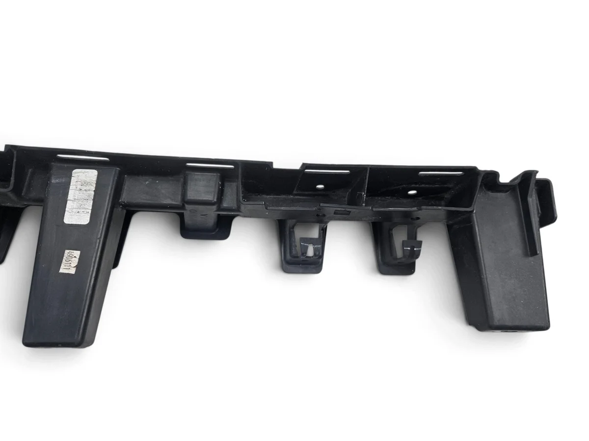 JEEP GRAND CHEROKEE WK2 bumper clip image 5