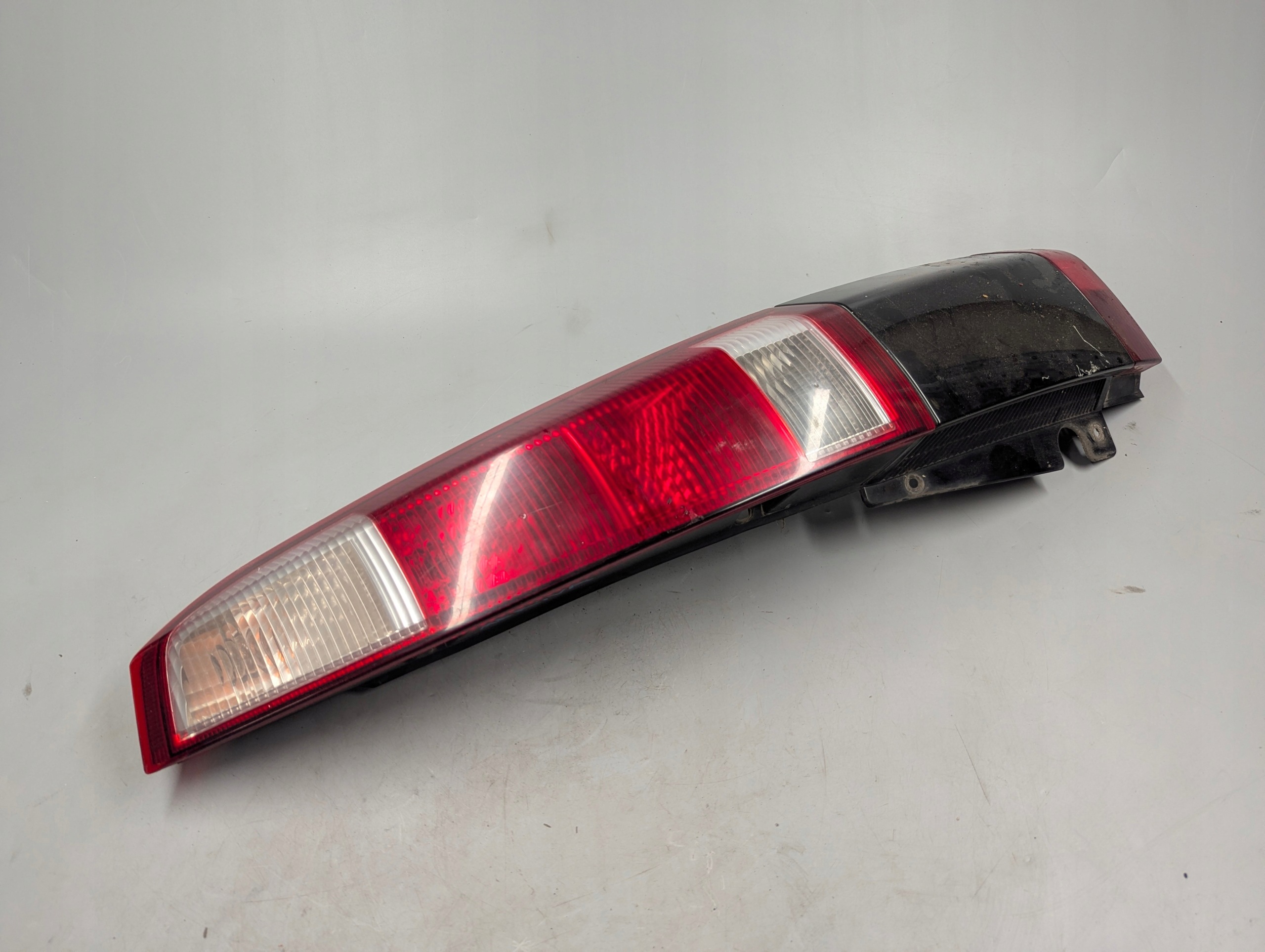 Oikea takavalo Opel Meriva A 13130030 13130028