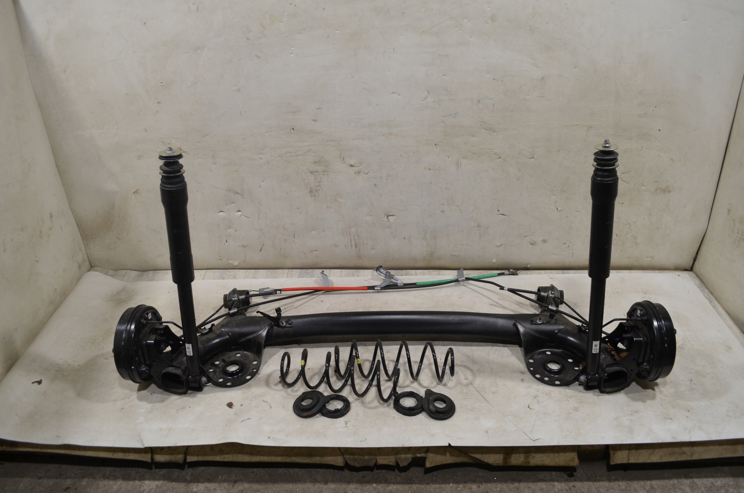 Toyota Aygo X Hinterachse Gebraucht OEM 22--25 image 2