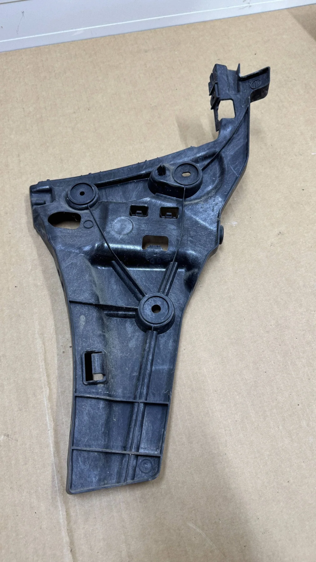 Soporte Parachoques Audi A3 8Y Derecho Trasero