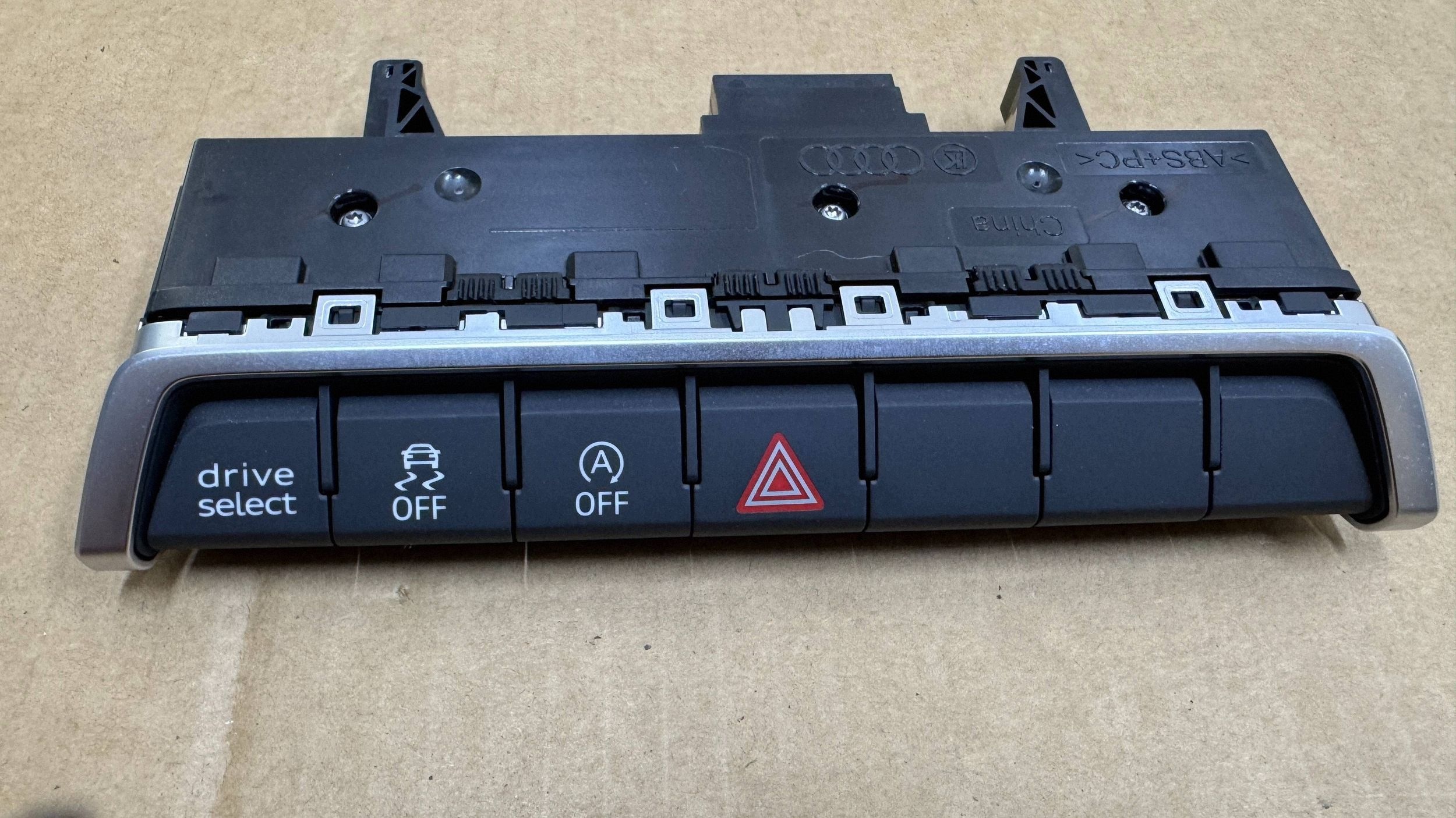 Panel Interruptor Luces Emergencia Audi A3 8Y 83A925301G image 2