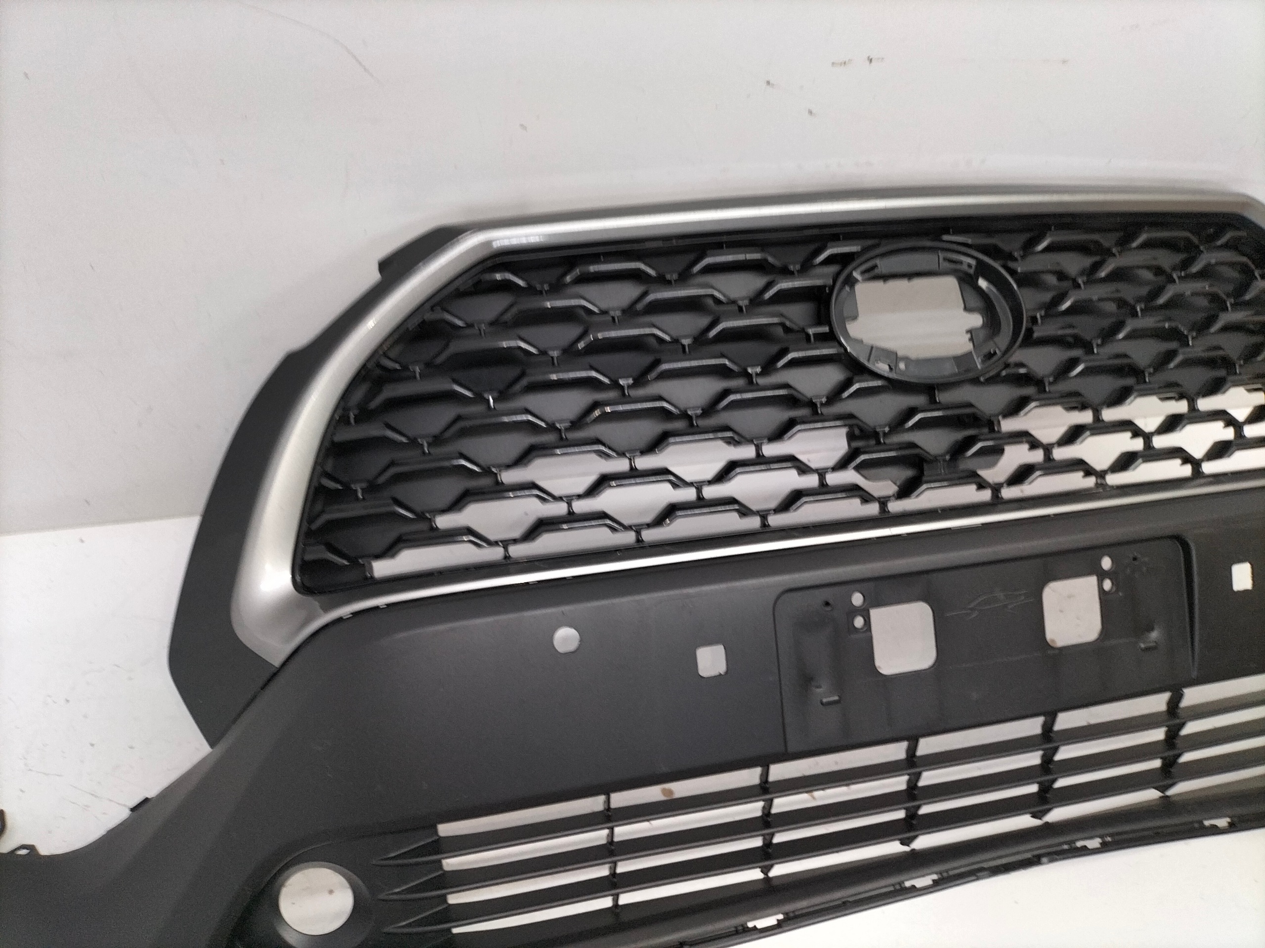 Spoiler dianteiro Toyota Corolla Cross Usado image 3