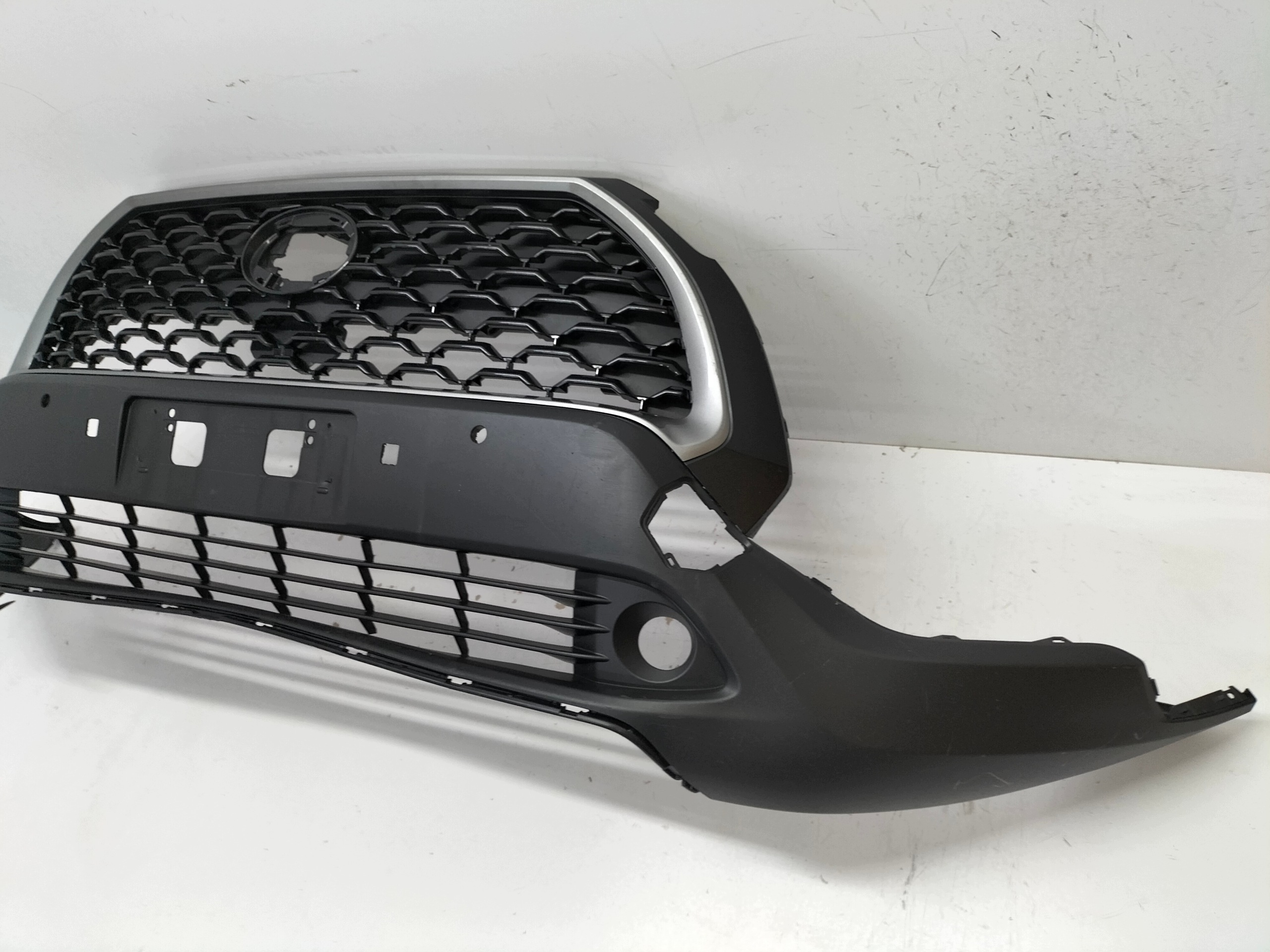 Spoiler dianteiro Toyota Corolla Cross Usado image 5