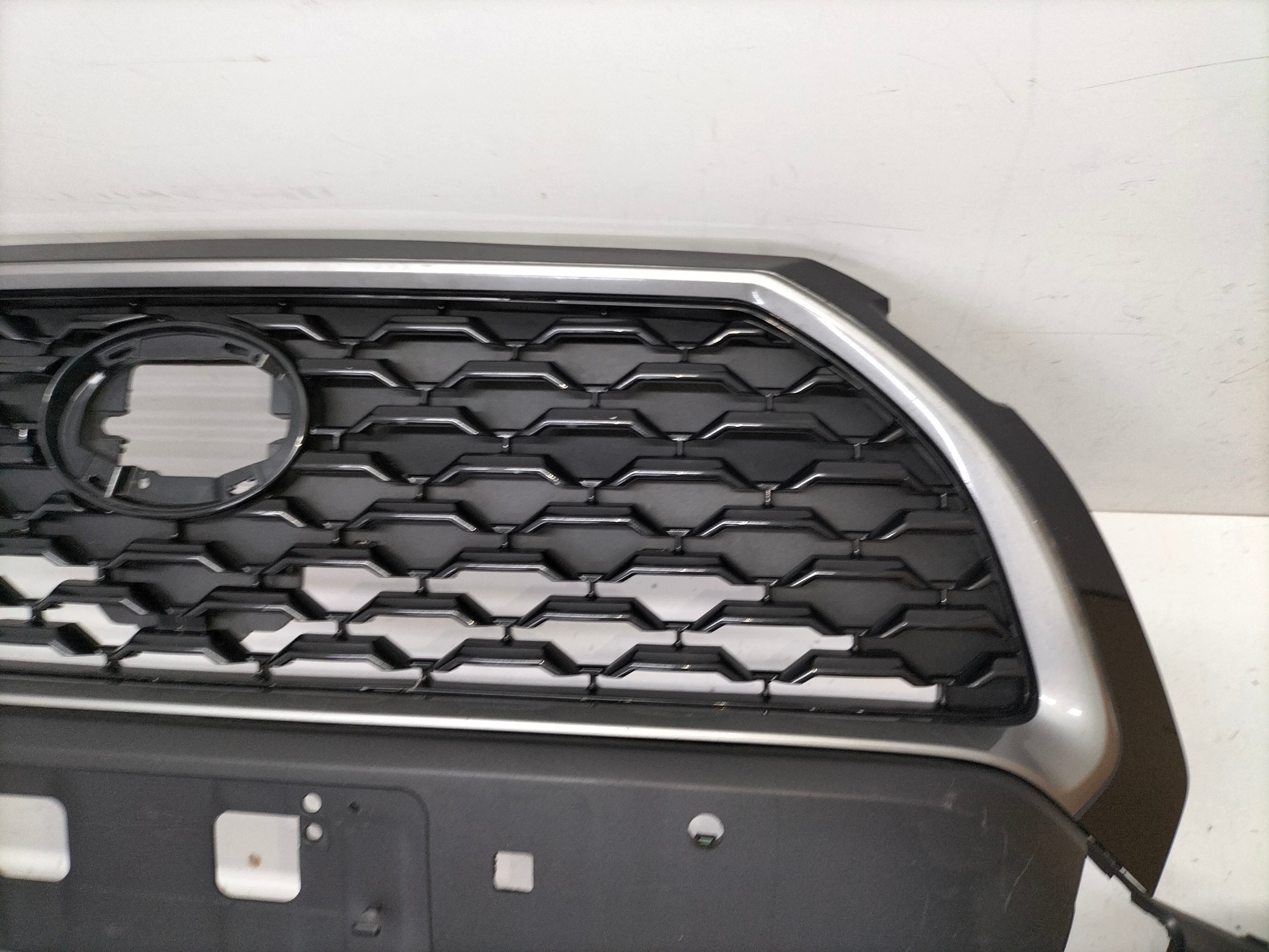 Spoiler dianteiro Toyota Corolla Cross Usado image 6