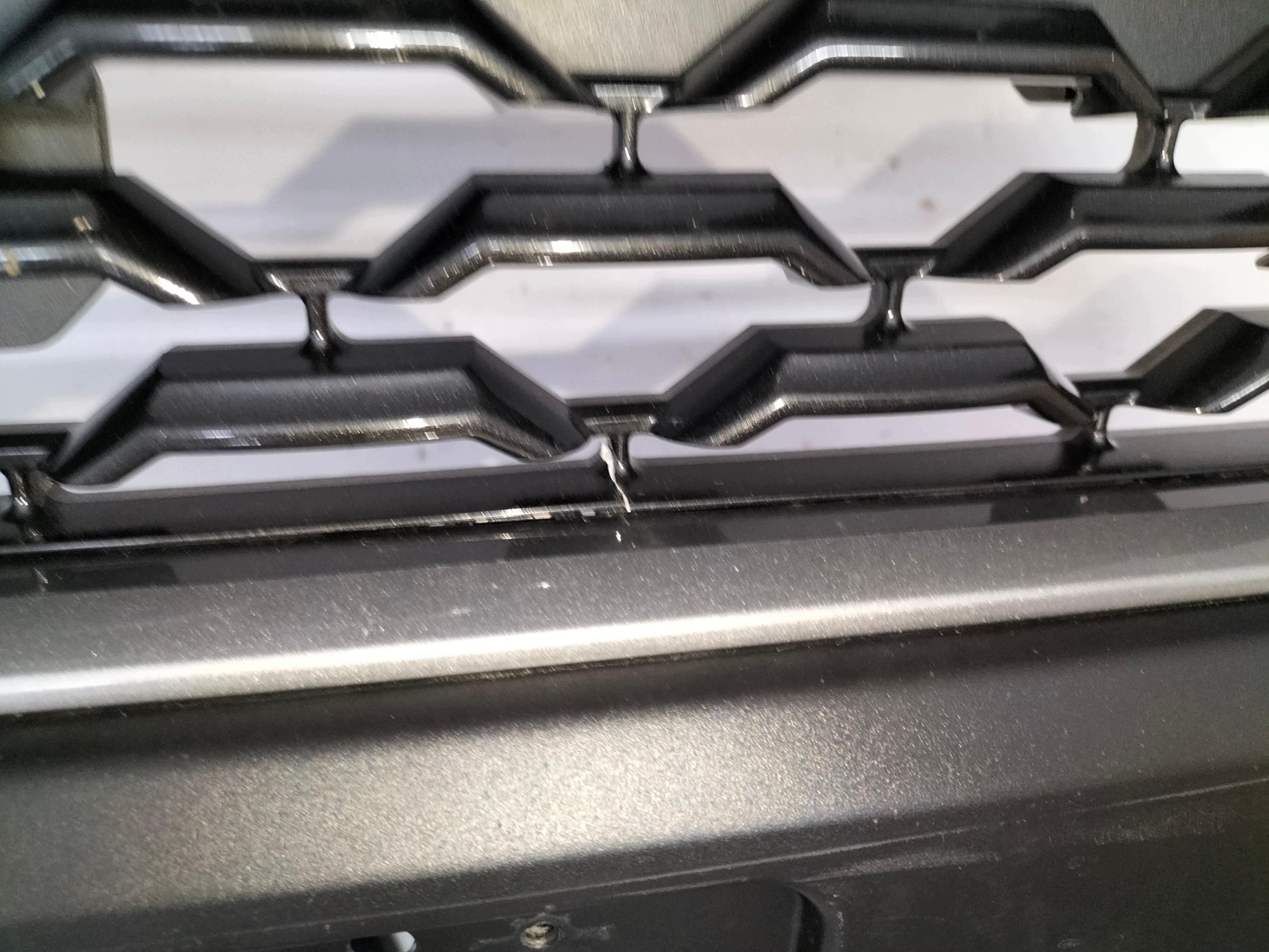 Spoiler dianteiro Toyota Corolla Cross Usado image 9