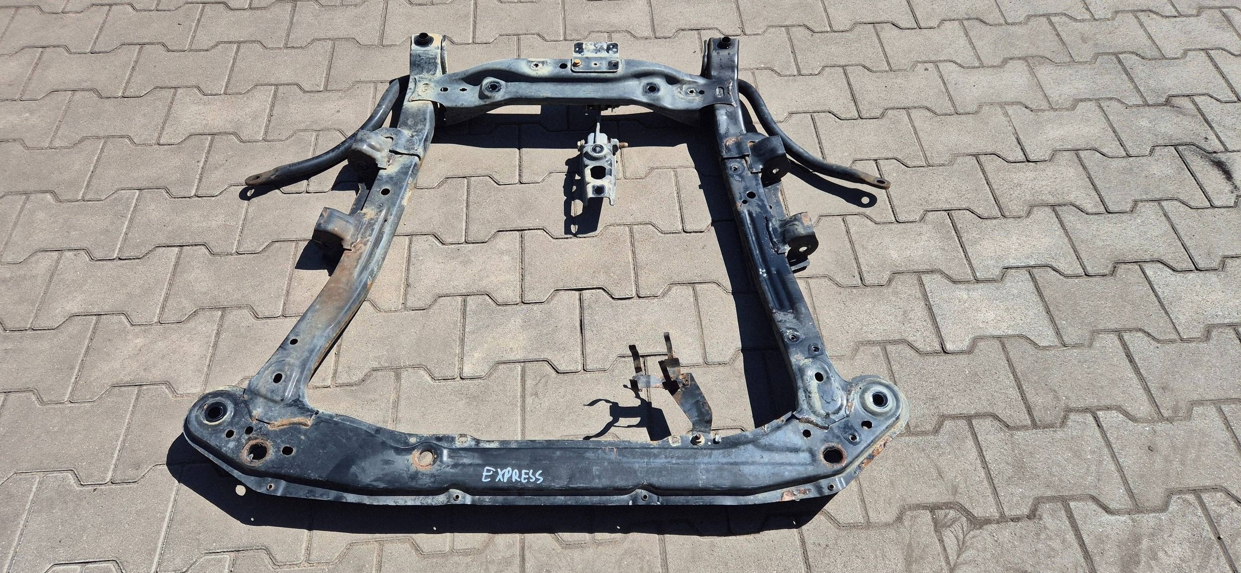 Traverse avant, Renault Express II, EIU567 image 3