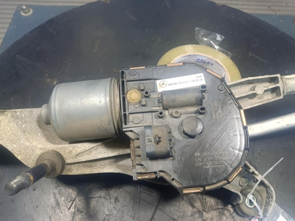 Wischergestänge Mercedes W204 LIFT vorne