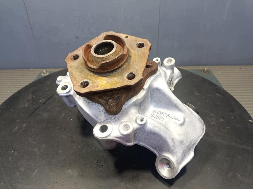 VW Touareg III Achsschenkel links hinten 4M0505459C