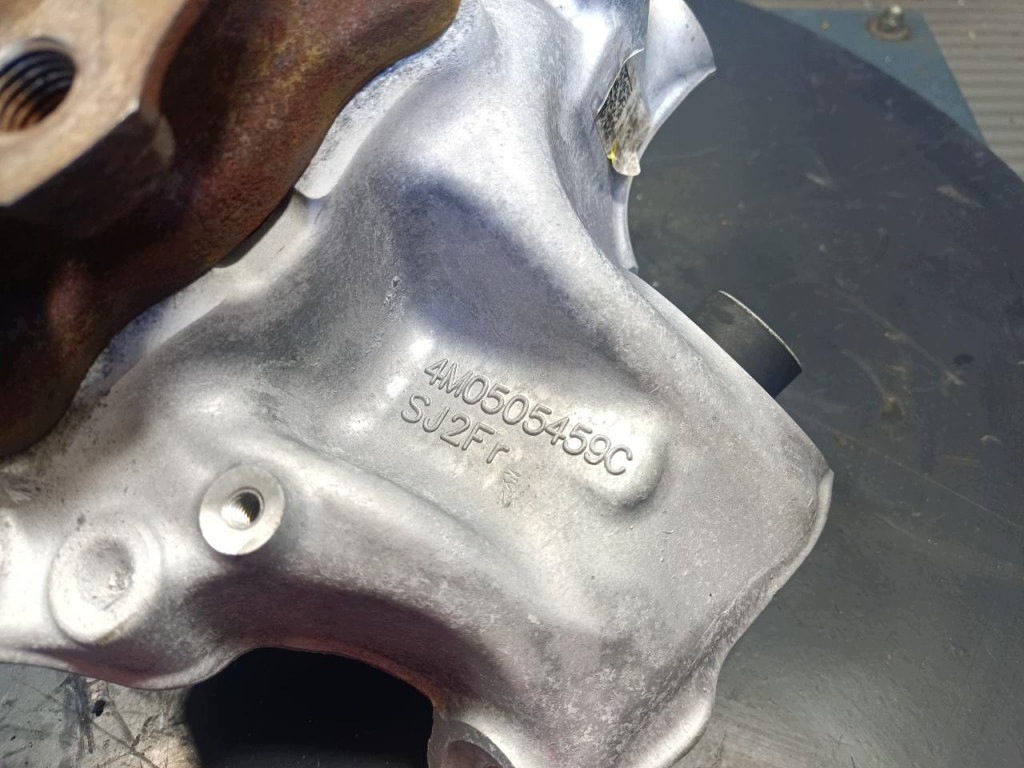 VW Touareg III Achsschenkel links hinten 4M0505459C image 3