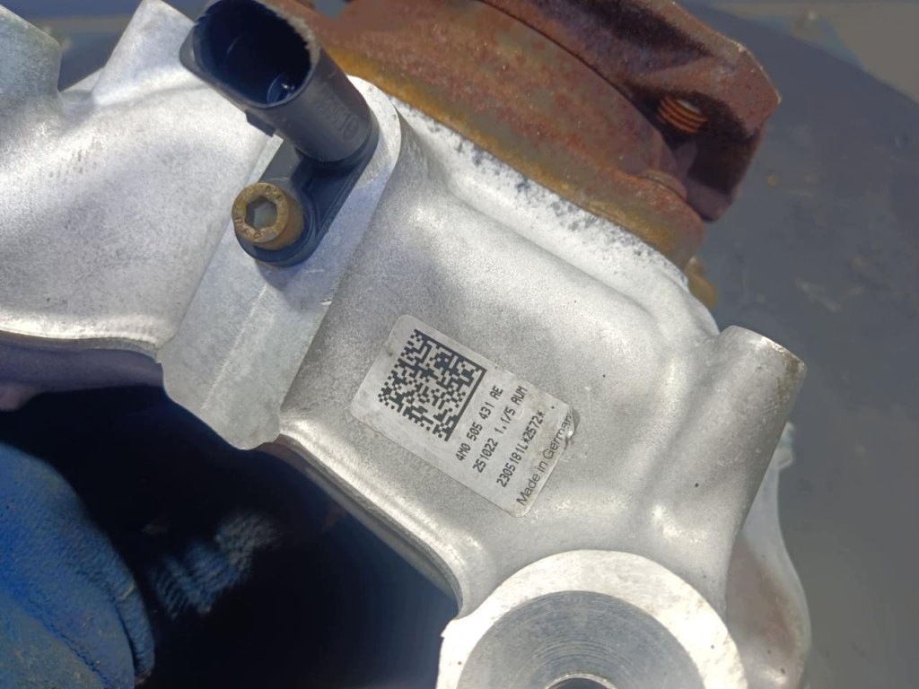 VW Touareg III Achsschenkel links hinten 4M0505459C image 6
