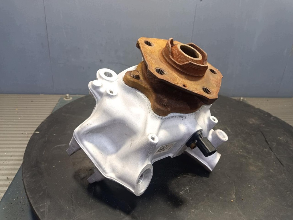 VW Touareg III Achsschenkel rechts hinten image 3