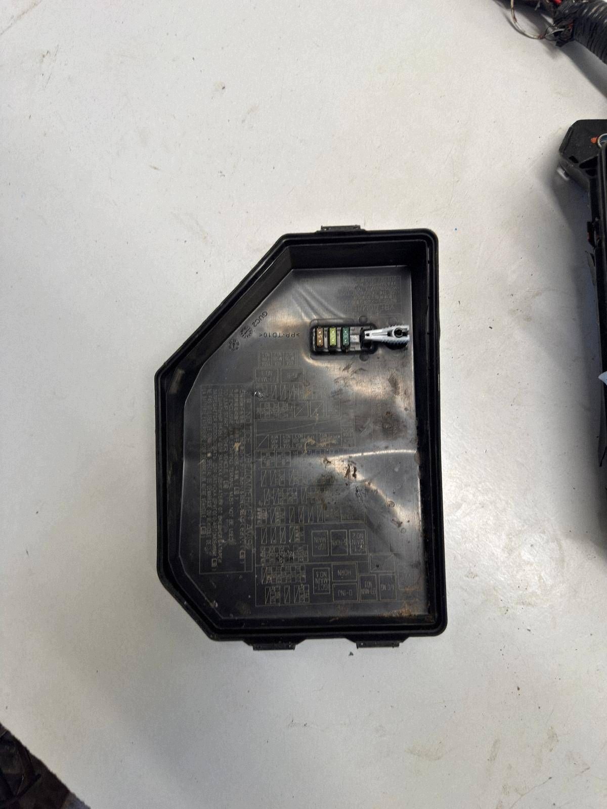 Sicherungskasten Toyota CH-R II 2.0 Hybrid 82115F4690 image 3