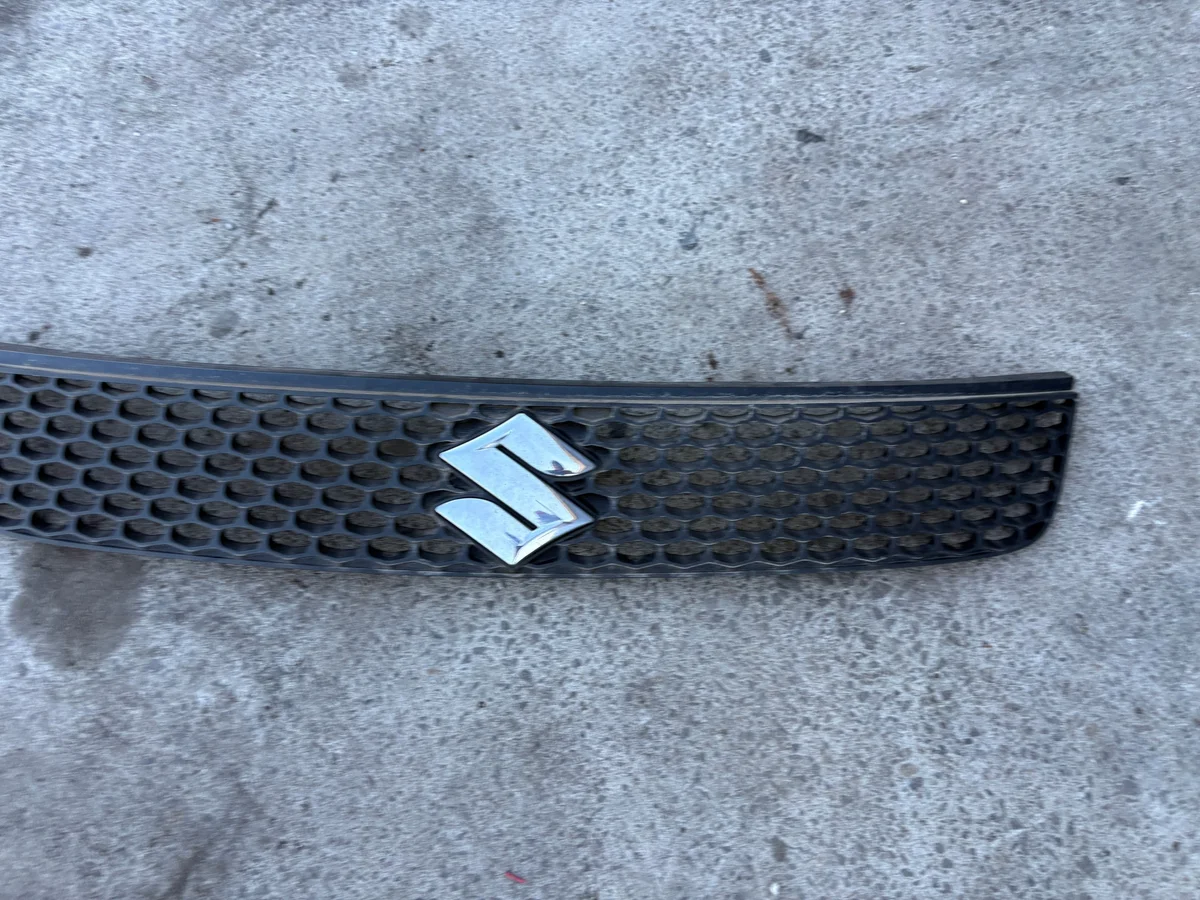 Suzuki Swift Mk6 Grill 71741-72K10 image 2