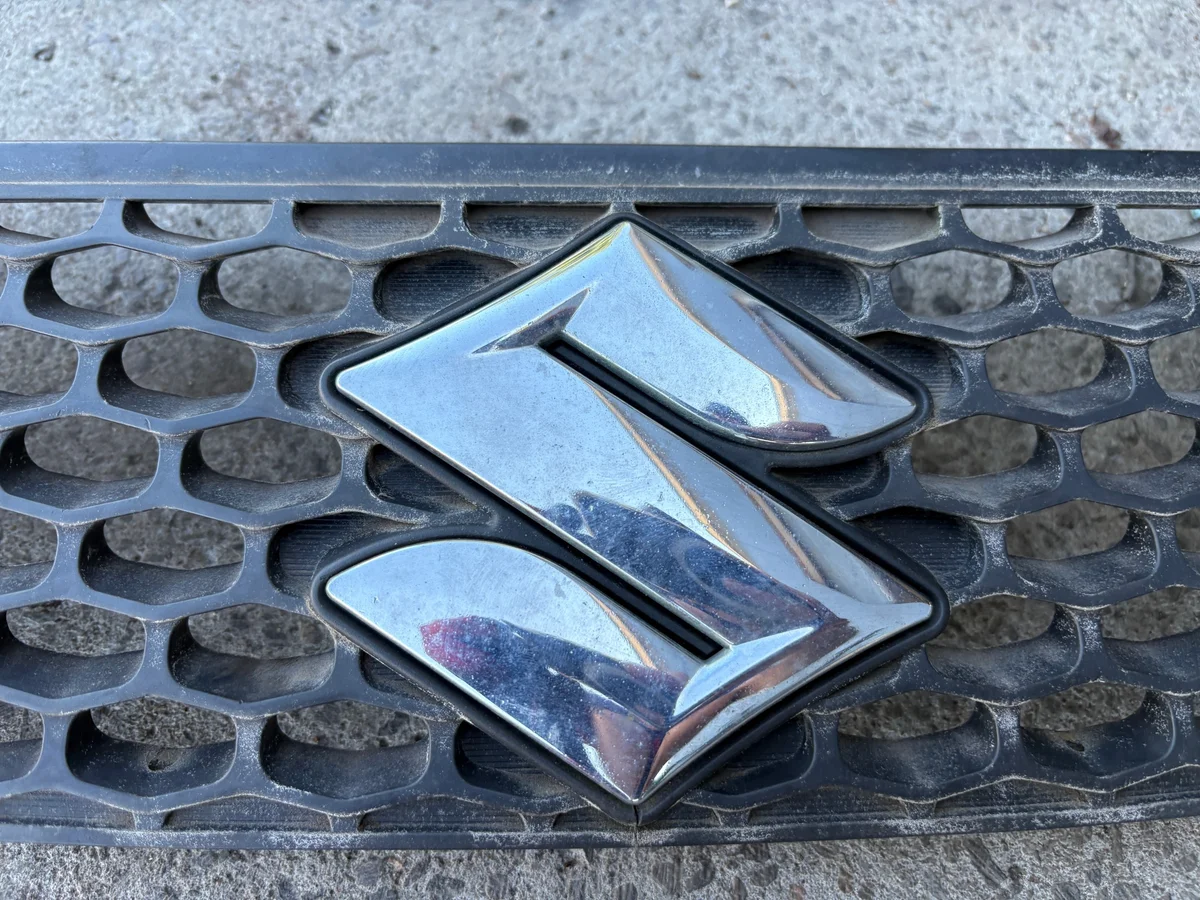 Suzuki Swift Mk6 Grill 71741-72K10 image 4
