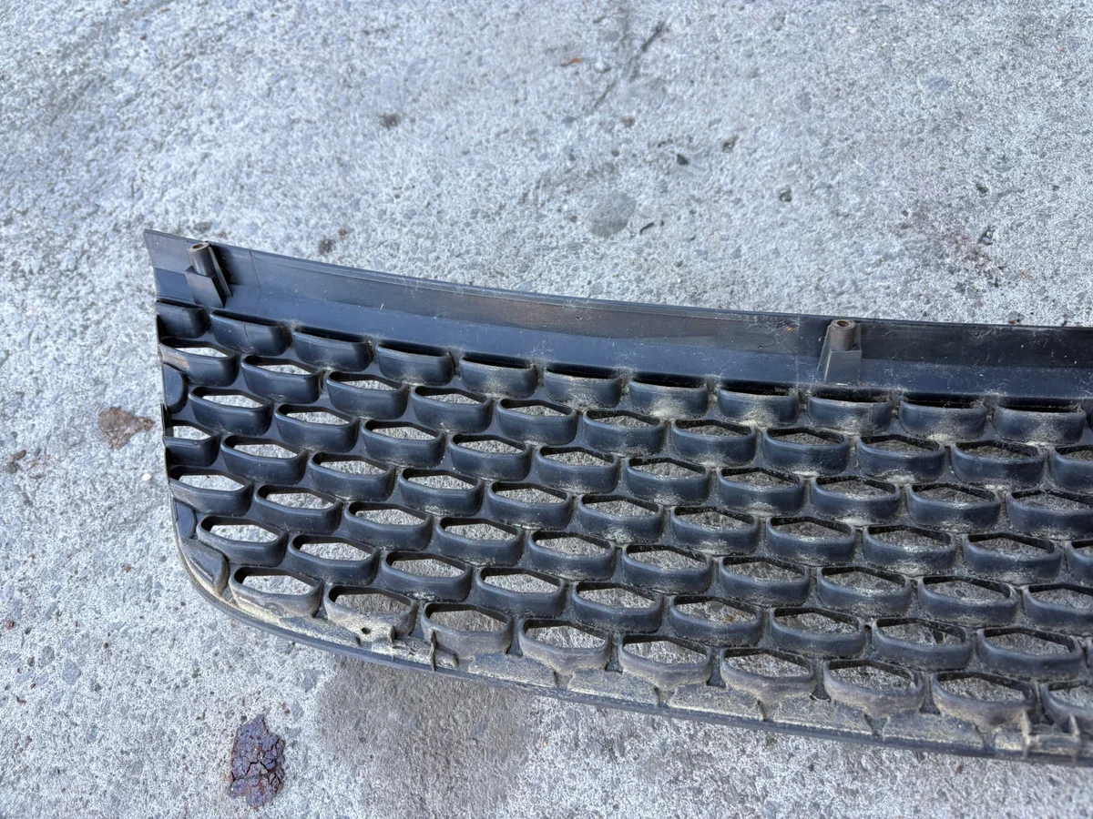 Suzuki Swift Mk6 Grill 71741-72K10 image 9