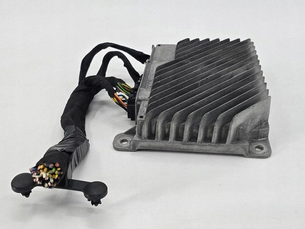 Cadillac Escalade vahvistin 84111301 image 3